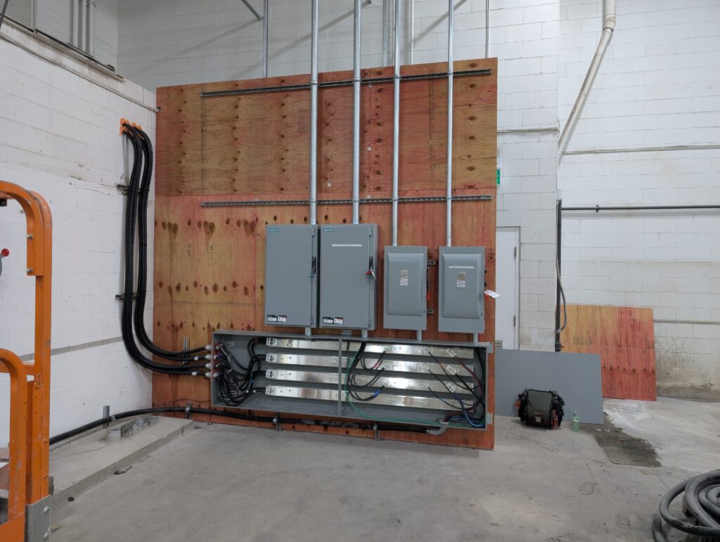800 A splitter and four disconnect switches at InterBuild in Bolton